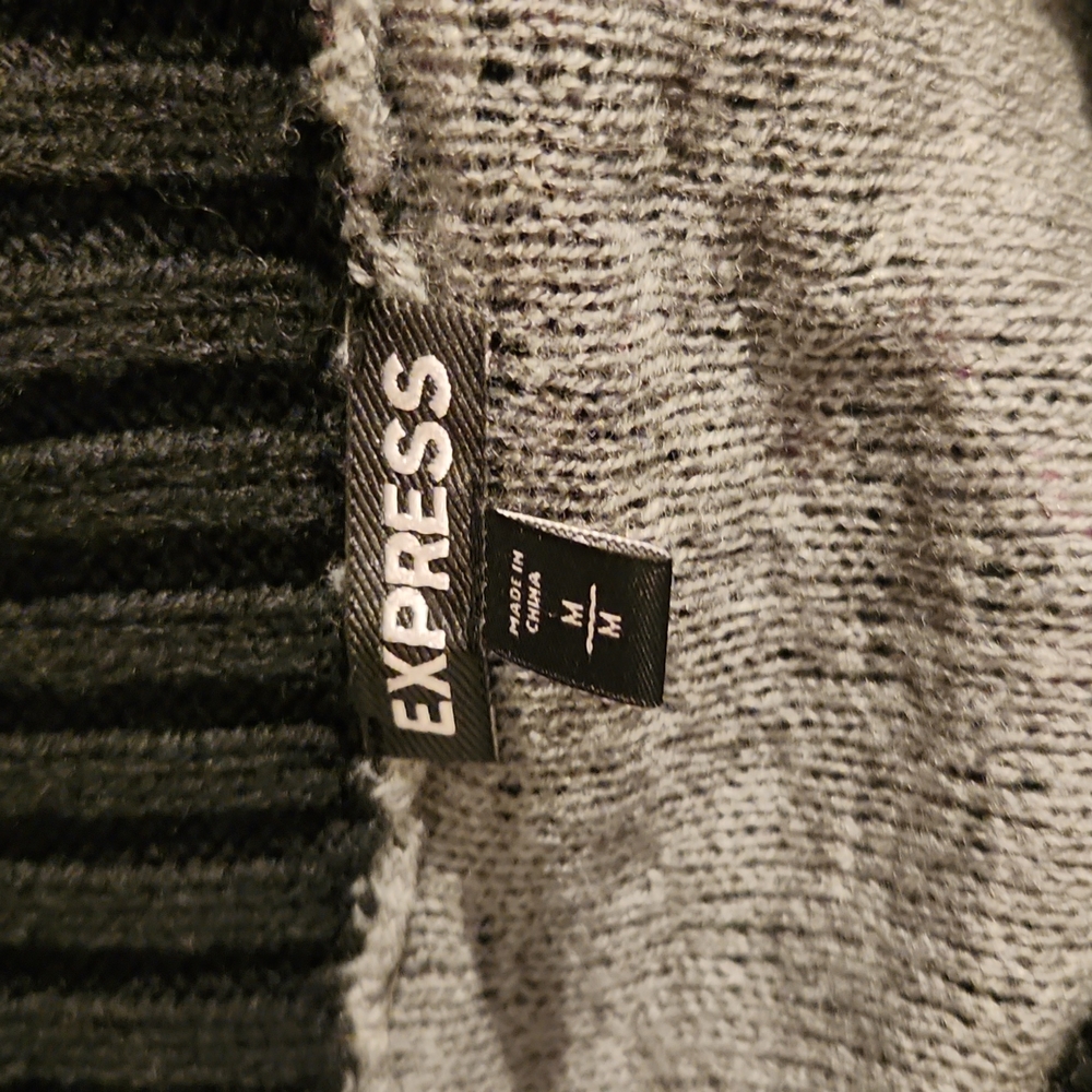 Express Sweater - Picture 4 of 4